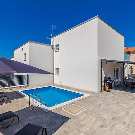 Holiday House Sunlight With Heated Pool 말린스카 외부 사진